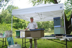 larry-peiffer Instructor: Larry Peiffer, Vice President, Maine State Beekeepers Association