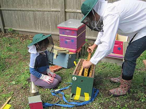 Jodi Moger and daughter transfer a nucleus colony to their new home, May 2010. Jodi Moger and daughter transfer a nucleus colony to their new home, May 2010.